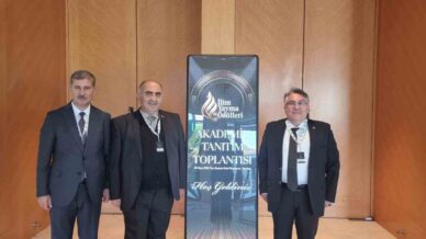 beun rektoru prof dr ozolcer ilim yayma odulleri akademik tanitim toplantisina katildi VZRMNIIl