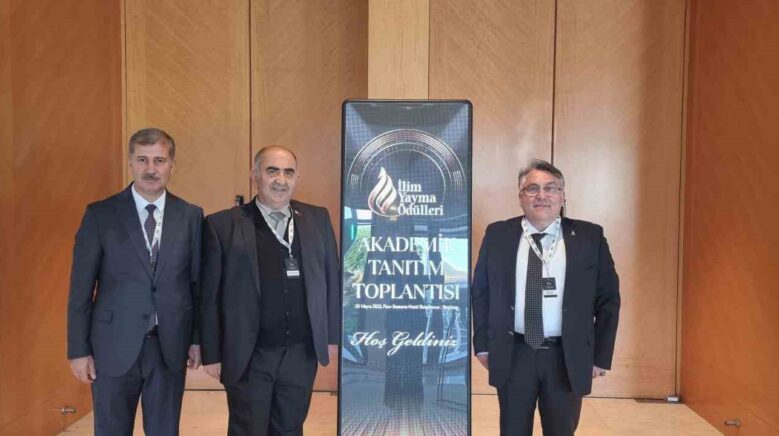 beun rektoru prof dr ozolcer ilim yayma odulleri akademik tanitim toplantisina katildi VZRMNIIl