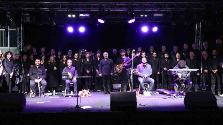 beunda akademinin sesi korosu ile omurluk sarkilar seslendirildi Eqlzg6hT