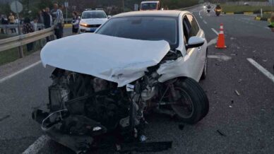 boluda iki otomobil carpisti 2 yarali TtX5WDYj