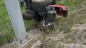 boluda traktor takla atti 1 yarali ls3udXMx