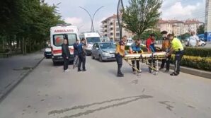 boluda yolun karsisina gecmeye calisan anne ve kizina otomobil carpti 2 yarali CuCILVU7