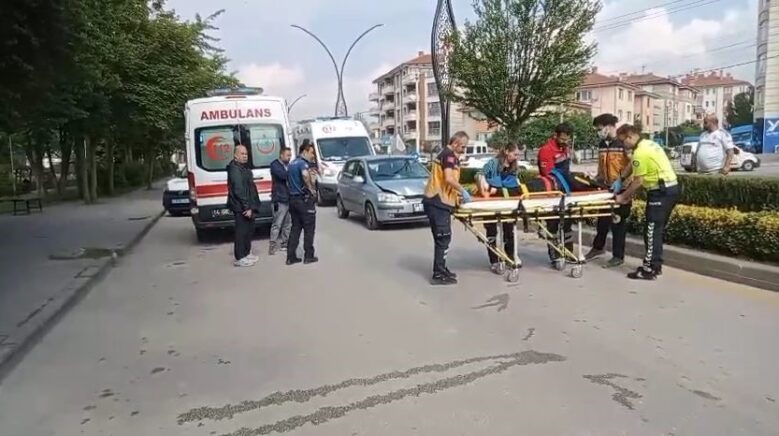 boluda yolun karsisina gecmeye calisan anne ve kizina otomobil carpti 2 yarali CuCILVU7