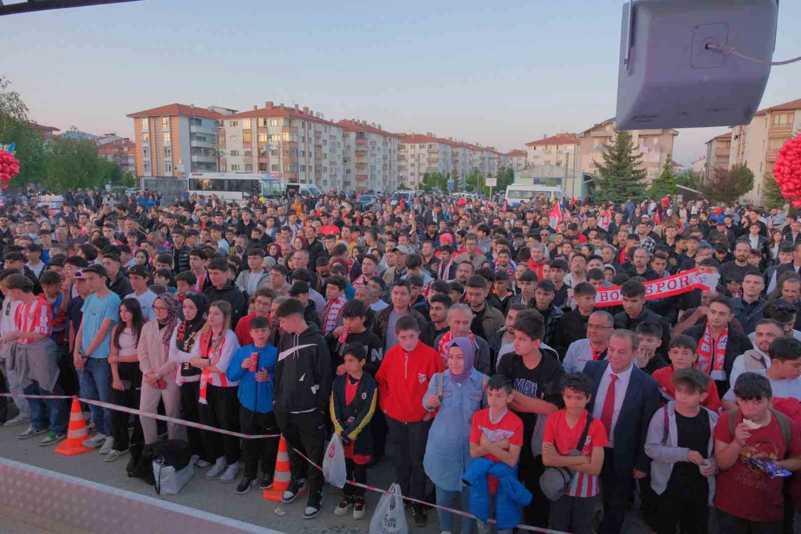 boluspor bandirmaspor macini yuzlerce taraftar dev ekrandan izledi MVy8dvf6