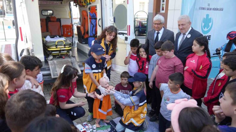 bu ders cok farkli ogrenciler hem eglendi hem saglikli yasamla ilgili egitim aldi CNlmuKHQ