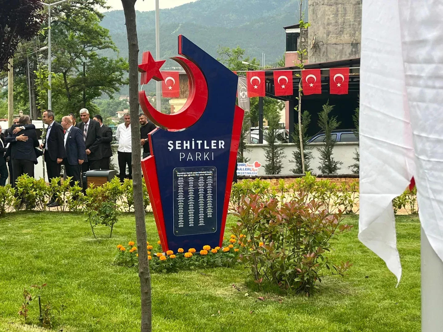 c4ffd180 f194 4138 b7ff 820bee34dce3