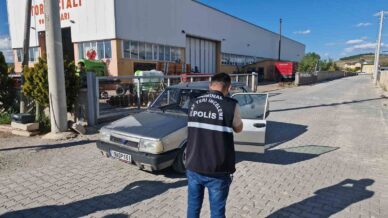 caldiklari otomobille drift atan cocuklar dur ihtarina uymayip kacinca gozaltina alindi bwugEPzc