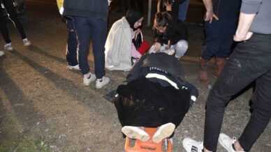 carpistiktan sonra savrulan 2 arac yayalarin arasinda daldi 11 yarali UvX7SD8k