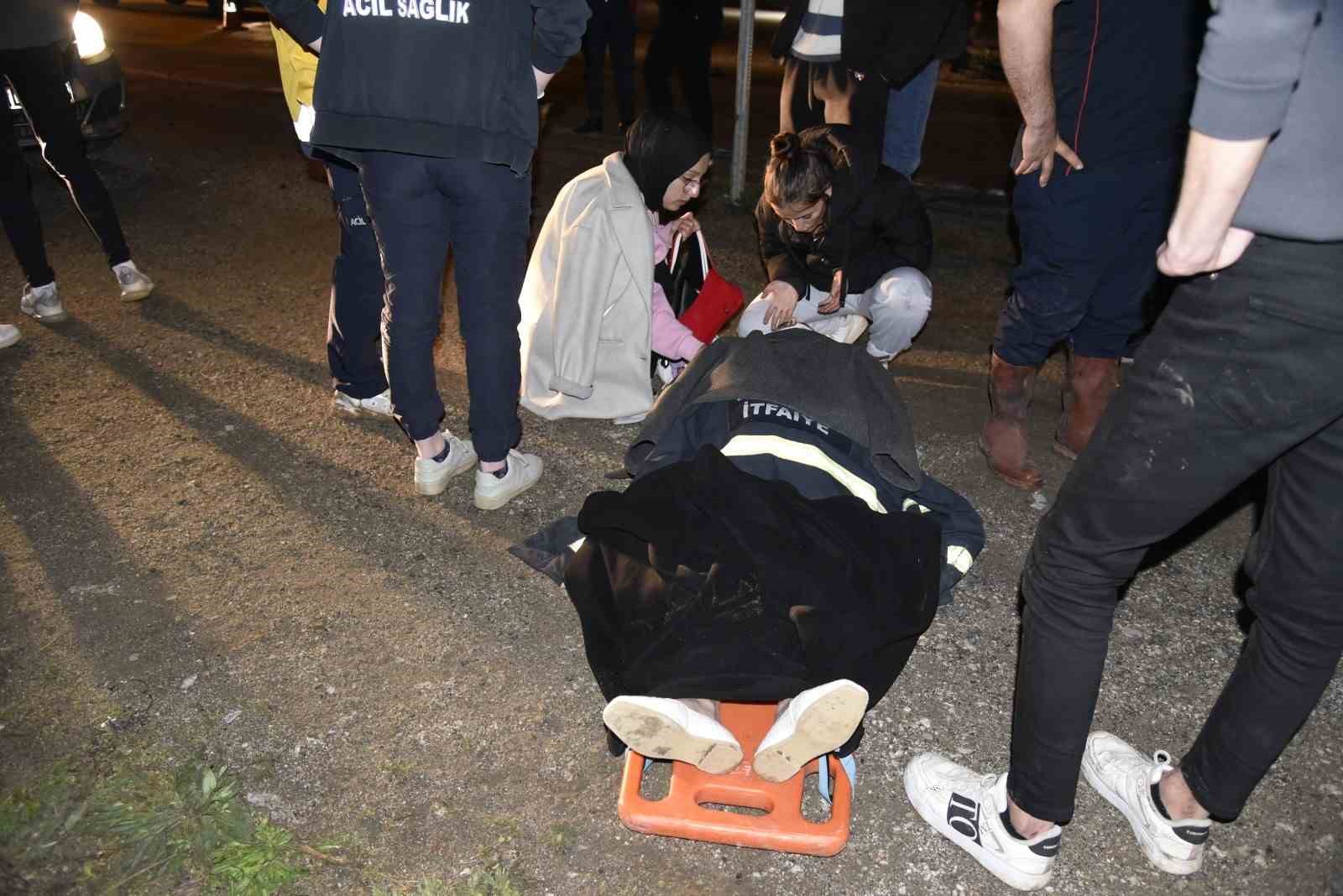 carpistiktan sonra savrulan 2 arac yayalarin arasinda daldi 11 yarali UvX7SD8k