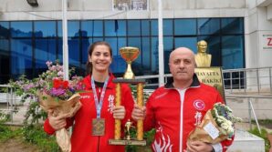 cay bahcesinden cikip avrupa sampiyonu oldu F3YO7Z51