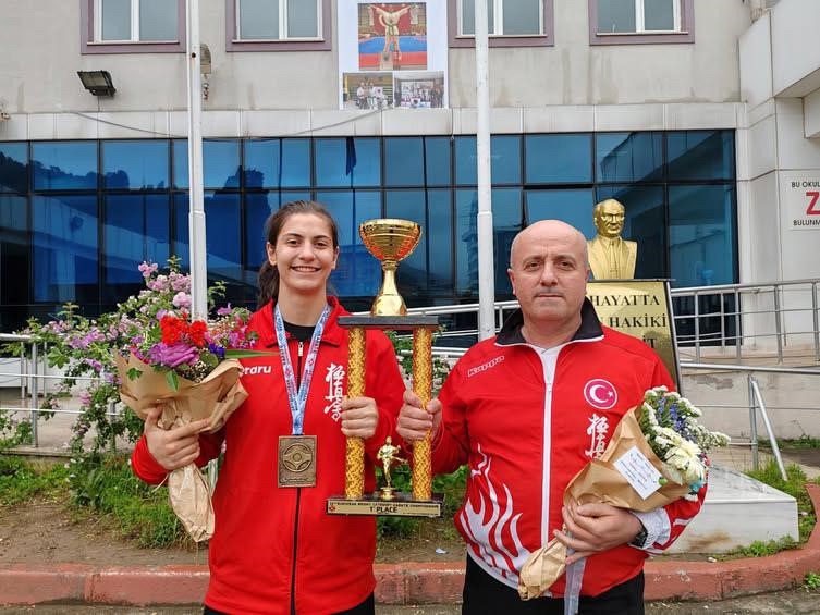 cay bahcesinden cikip avrupa sampiyonu oldu F3YO7Z51
