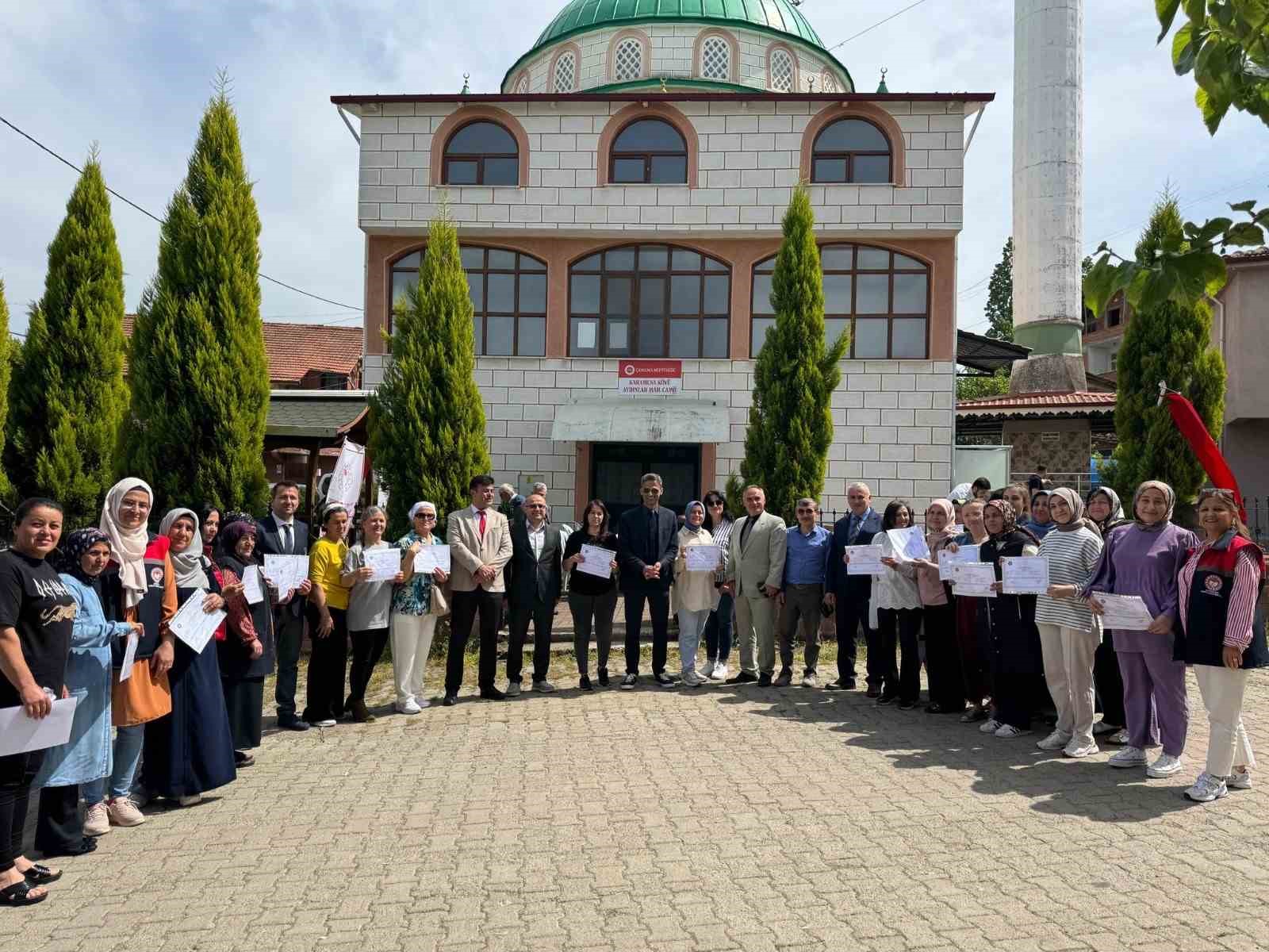 caycumada 35 kadin seracilik belgesi aldi pLlSeD1Y