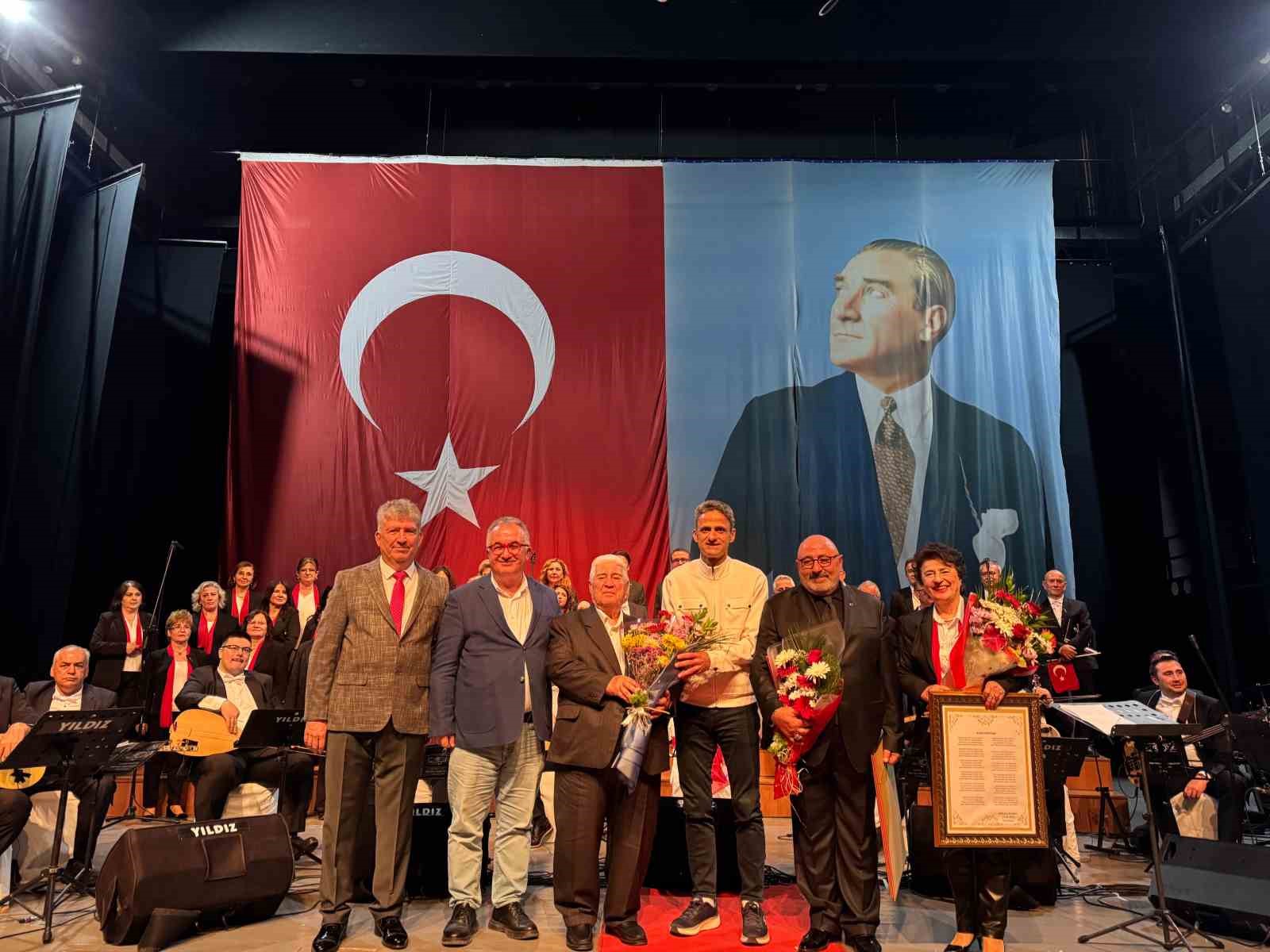 caycumada bizden bize turkuler konseri yapildi