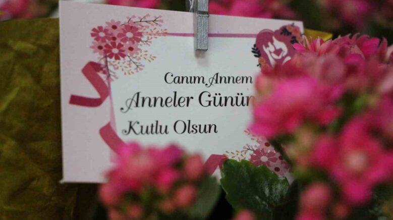 cicekcilerde anneler gunu yogunlugu RmqcdIbJ