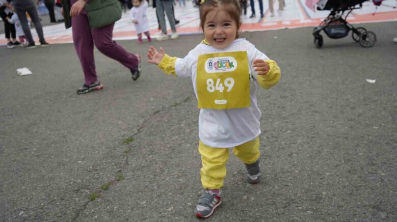 cocuk maratonu ve festivali 15 bin cocuk ve ailesine ev sahipligi yapti kJcRnC6d