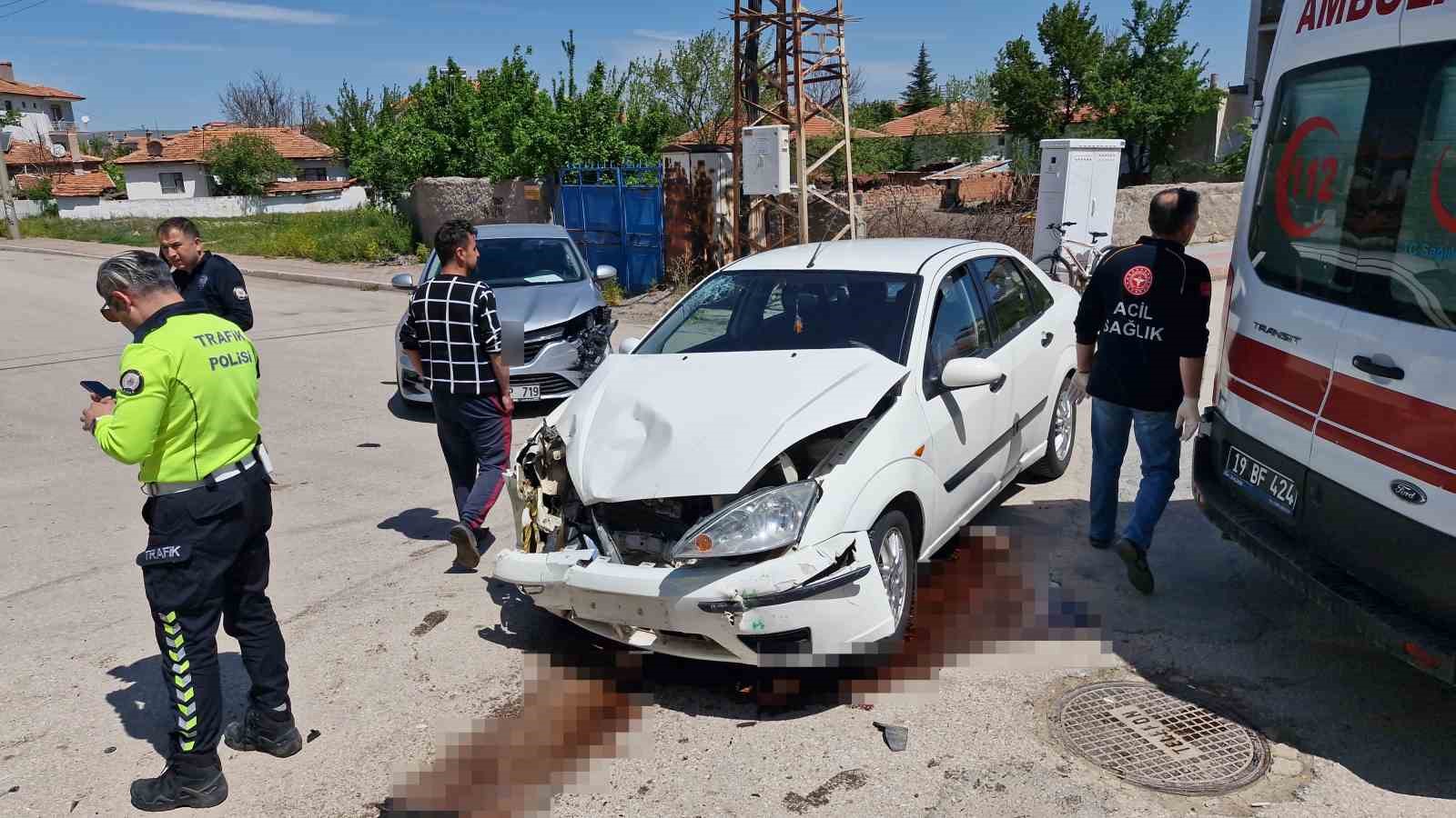 corumda iki otomobil carpisti 8 yarali fUJrOZTG