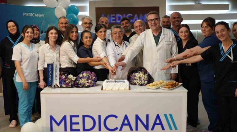 doktorlar 10 bin kalbe dokundu jDgMUj7F