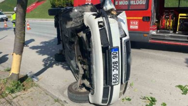 duz giderken agaca carpip devrildi o anlar kamerada IXbaNyRK