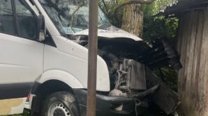 duzcede isci servisi agaca carpti 8 kisi yaralandi OpbndERy