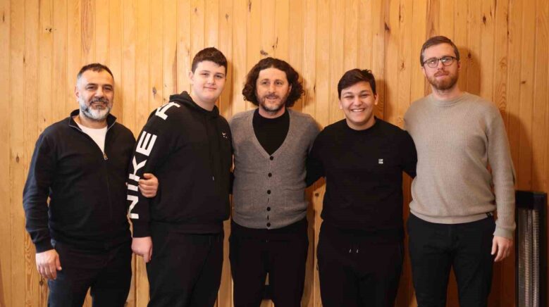 fatih tekke trabzondan uzak gecirdigim her gun bir kayipti TwES9PkF