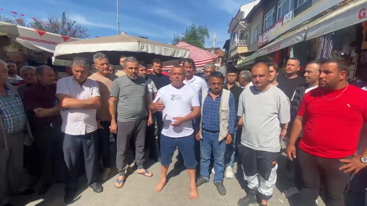 festivali oncesi zabitalar ve pazarcilar arasinda tartisma cikti