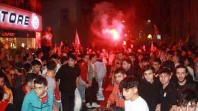 galatasaray taraftarlari orduda sokaklara dokuldu tqHnaWWP