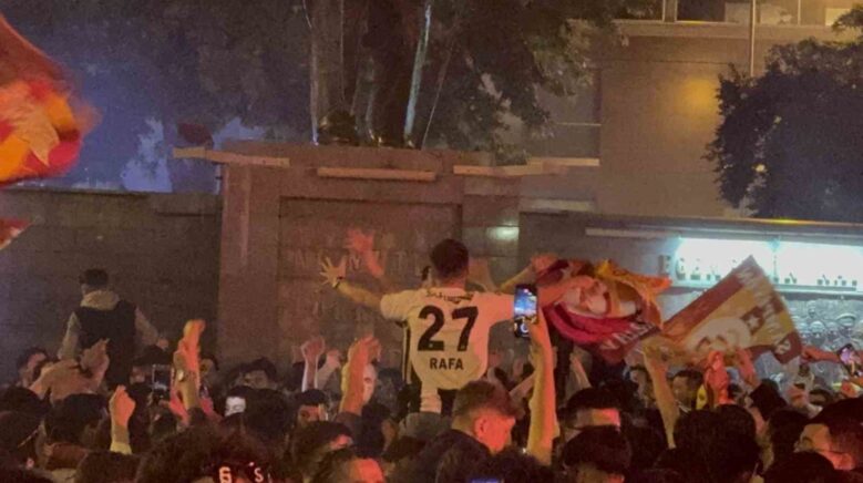 galatasarayin sampiyonlugunda dikkat ceken kutlama NtgD41lD