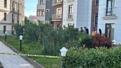 genc kadin apartman onunde olu bulundu vSwumE6d