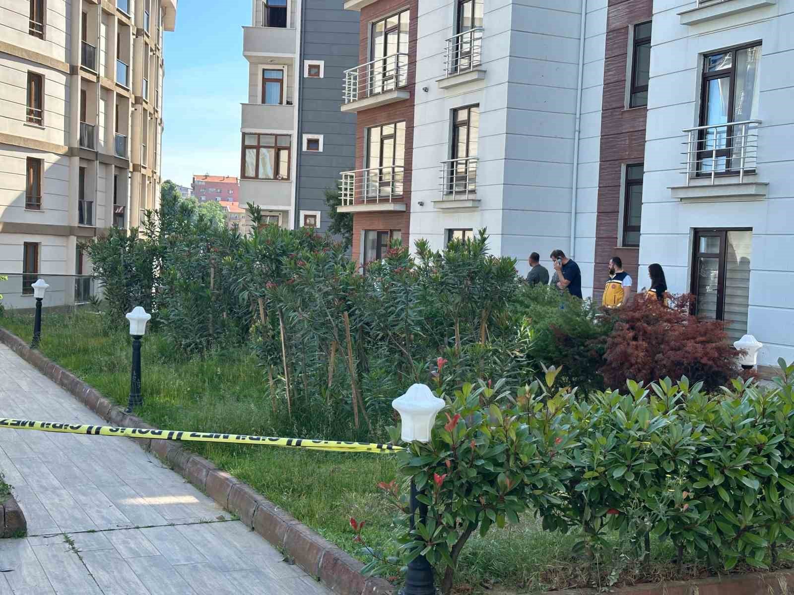 genc kadin apartman onunde olu bulundu vSwumE6d