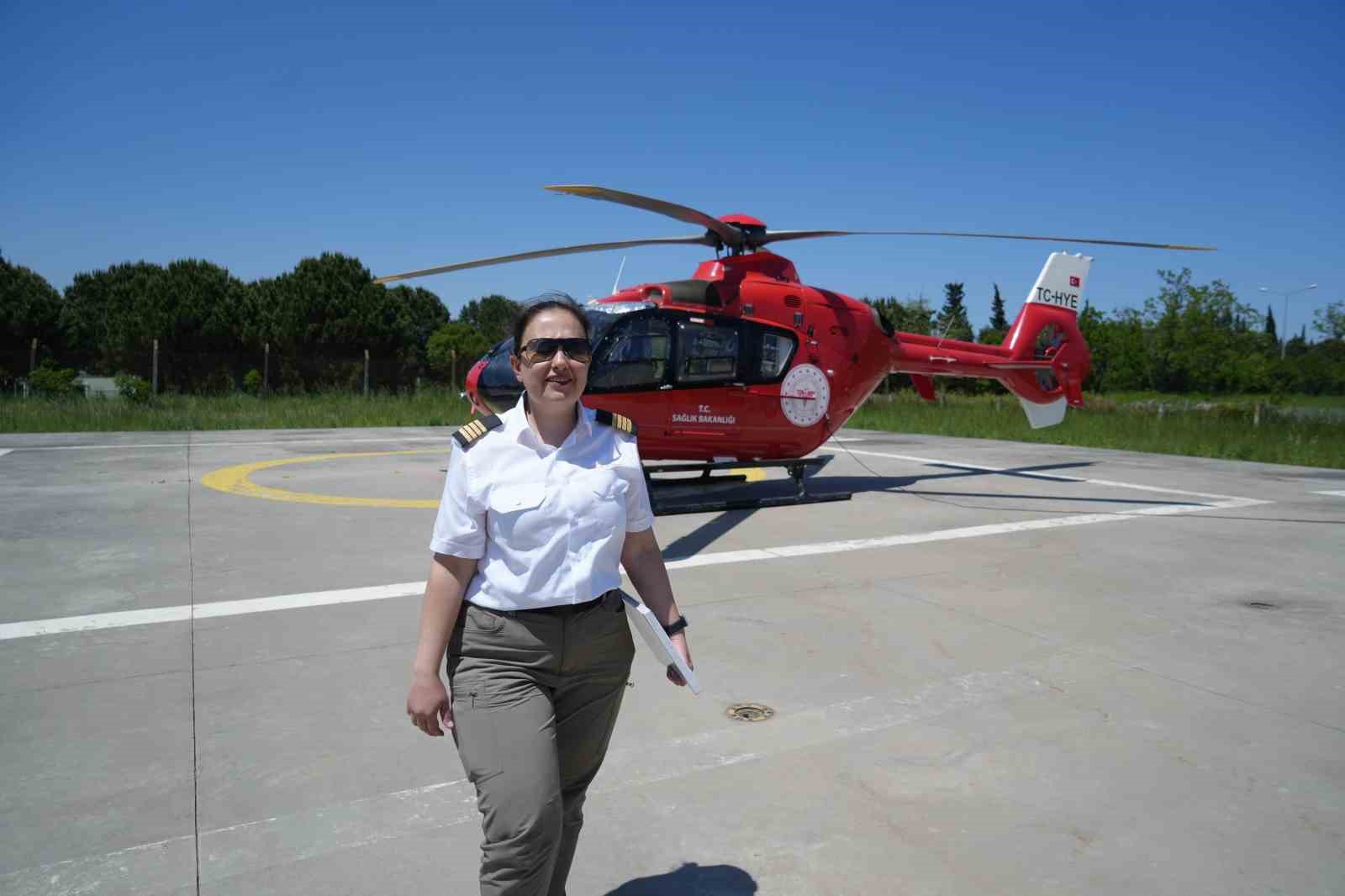gokyuzunden hayata uzanan kadin eli turkiyenin tek kadin ambulans helikopter pilotu samsunda gorev yapiyor apVLS1LH