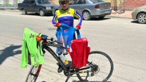 hasbi aslan 70 yasinda genclere tas cikariyor RFbqQnLh