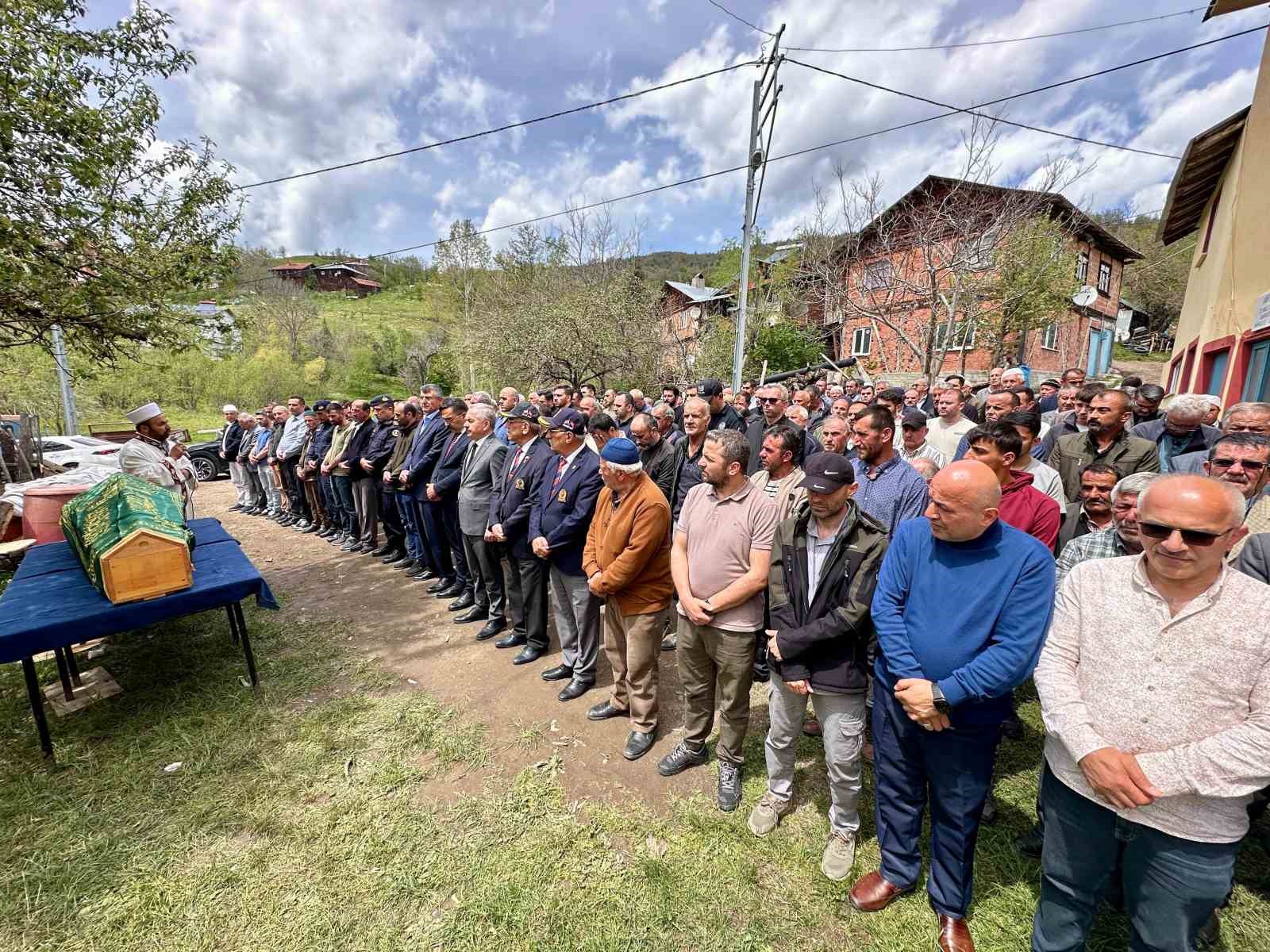 hayatini kaybeden sehit babasi son yolculuguna ugurlandi uXeUNq1g