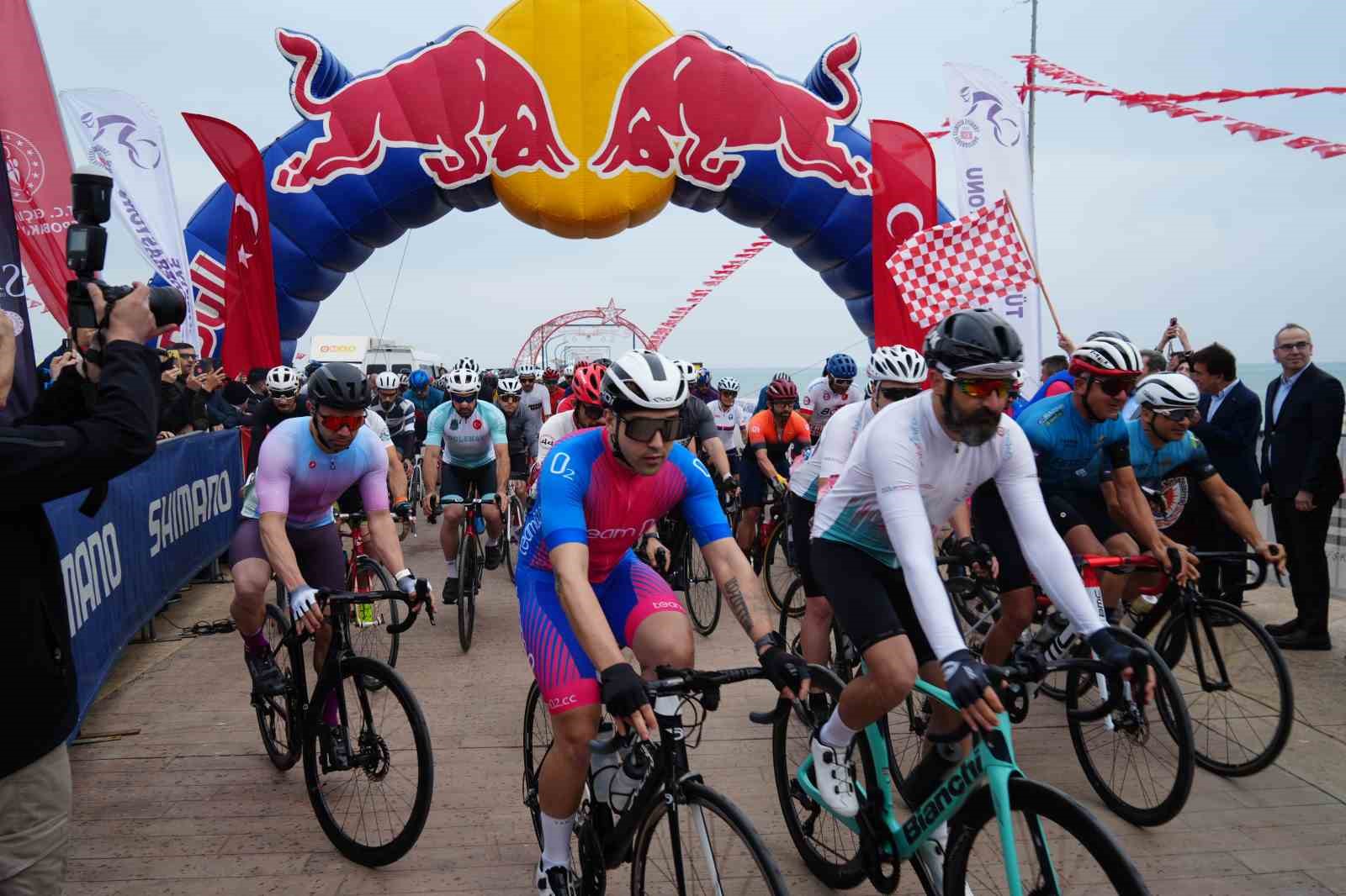 ilkadim gran fondo bisiklet yarislari 494 sporcunun katilimiyla start aldi 8eO8Mkaj