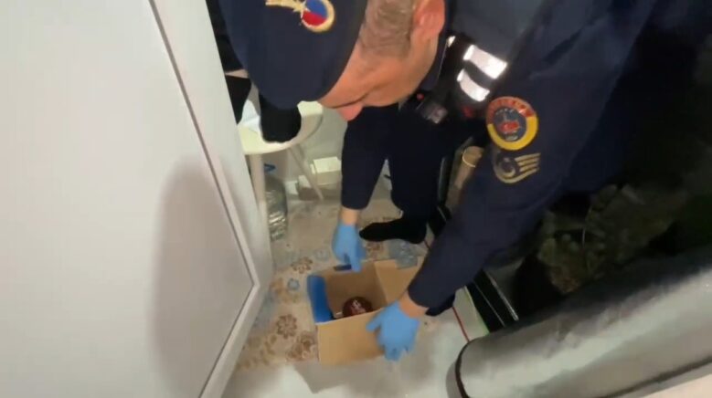 jandarmadan evinde uyusturucu yetistiren sahsa operasyon r2uzw8Uv