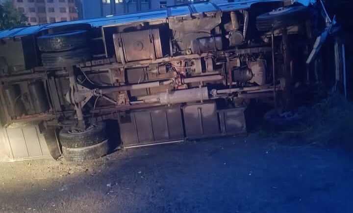 karadeniz ereglide midibus park halindeki cipe carpti 2 yarali SceL7VVO