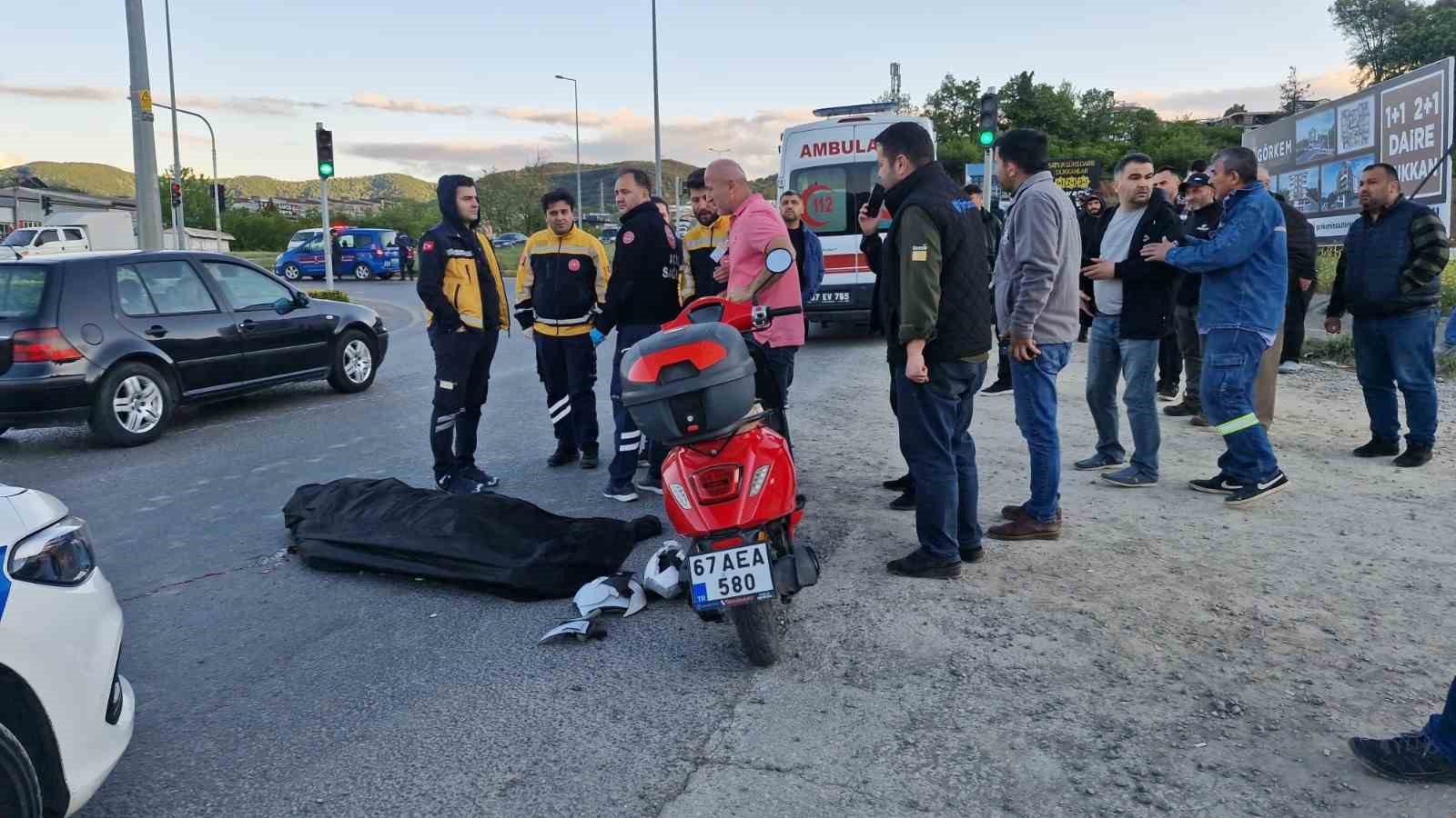 karadeniz ereglide tir ile carpisan motosikletin surucusu hayatini kaybetti 6qcCGE1O