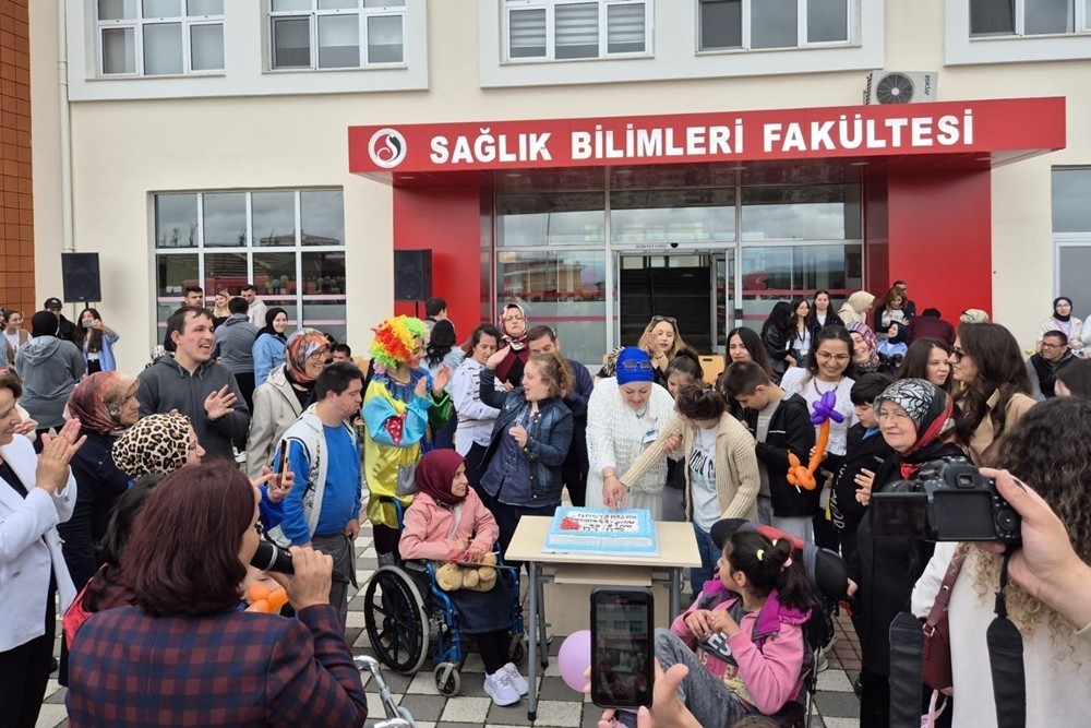 kastamonu universitesinde otizmli cocuklar doyasiya eglendi yOTX65de