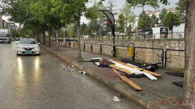 kastamonuda firtina elektrik tellerini kopardi binanin catisini ucurdu BJ9DPK58