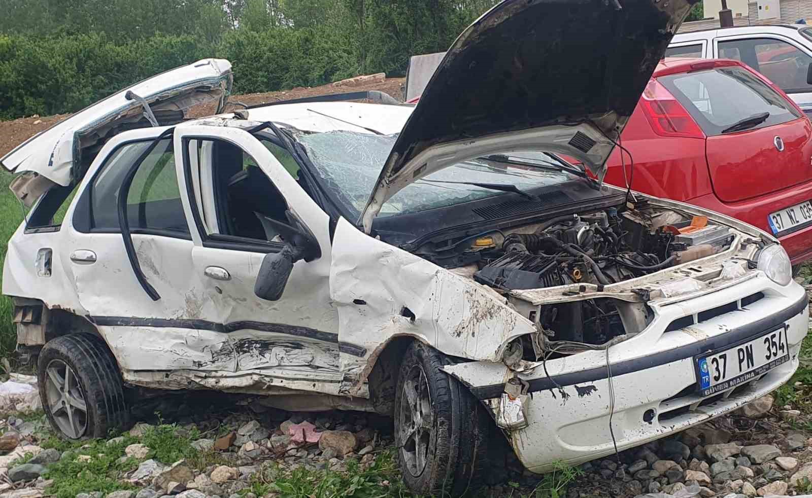 kastamonuda iki otomobil carpisti 2 yarali T4ihihRF