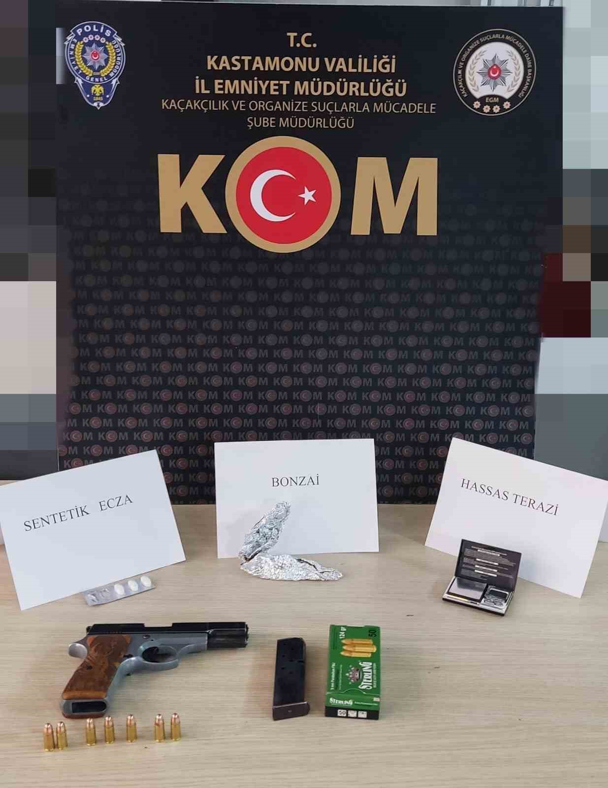 kastamonuda uyusturucu operasyonu 4 gozalti ERHKZmCO