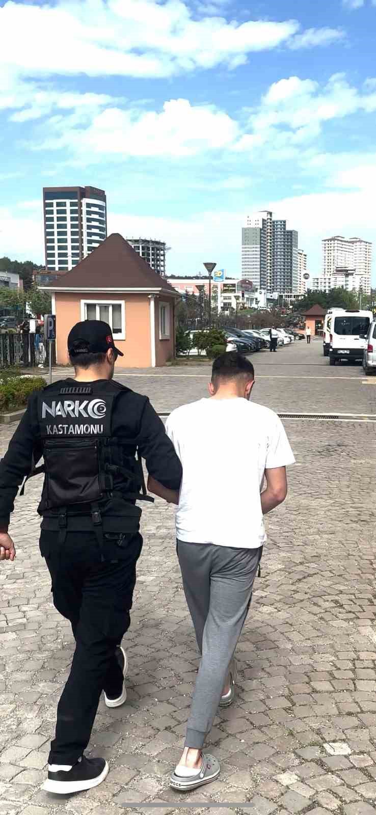 kastamonuda uyusturucuyla yakalanan sahis tutuklandi adlTD3Es