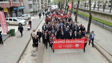 kastamonuda yuzlerce kisi aile icin yurudu rGzwiTPj