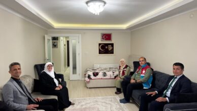 kaymakam kayadan sehitlerin annelerine anlamli ziyaret OlBGpp3S
