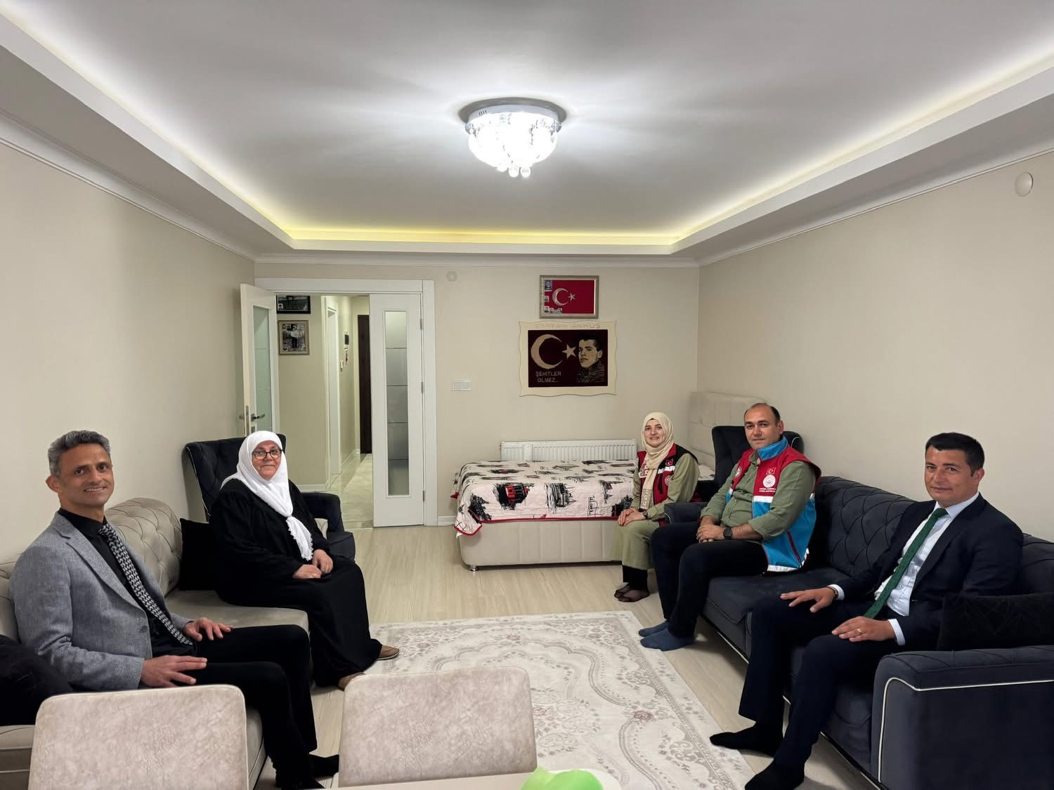 kaymakam kayadan sehitlerin annelerine anlamli ziyaret OlBGpp3S
