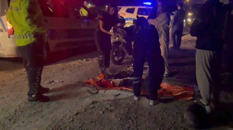 kaza yapan motosikletin surucusu 50 metre suruklendi 8ZvZzsWR