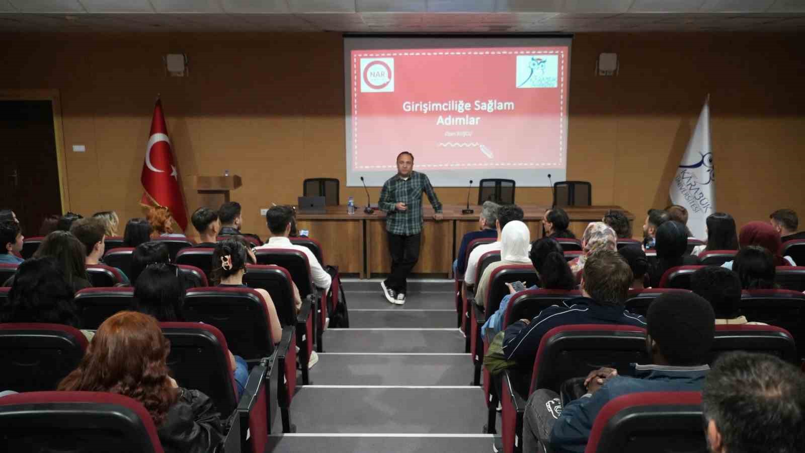kbude duzenlenen konferansta ozan kuscu genclere seslendi fDR2XOJy