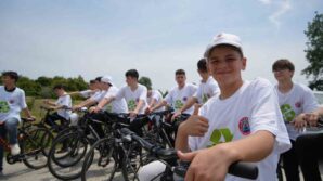 kizilirmak deltasinda pedal cevirerek cevre temizligine dikkat cektiler 1ives299