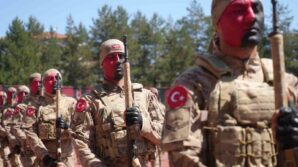 komandolarin 19 mayis gosterisi ile hayran birakti x7OSfJDf