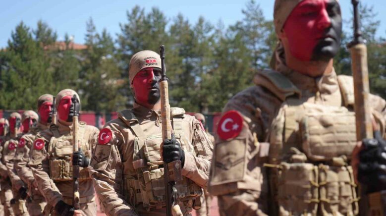 komandolarin 19 mayis gosterisi ile hayran birakti x7OSfJDf