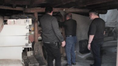 kotu koku ihbari ekipleri harekete gecirdi girilen evde 30 metrelik define tuneli cikti qvwE1JVI